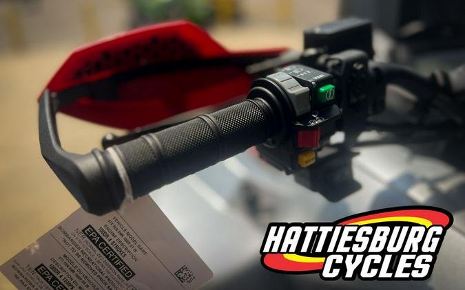 2026 Can-Am Renegade X Mr 1000 R Hyper Silver & Legion Red