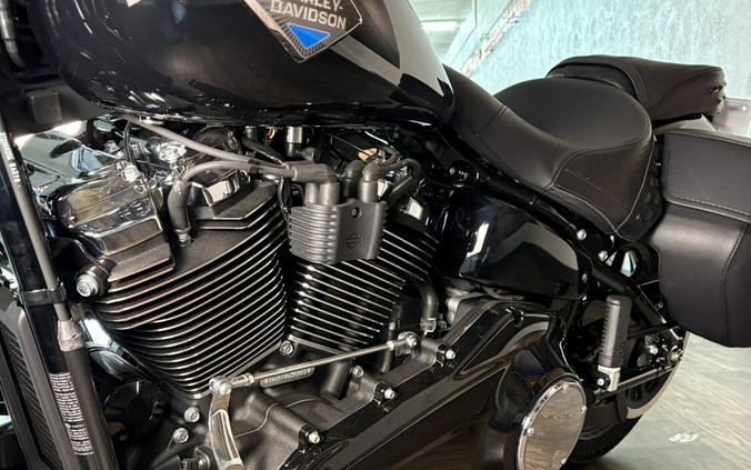 2026 Harley-Davidson® Heritage Classic Vivid Black Black Laced Wheels