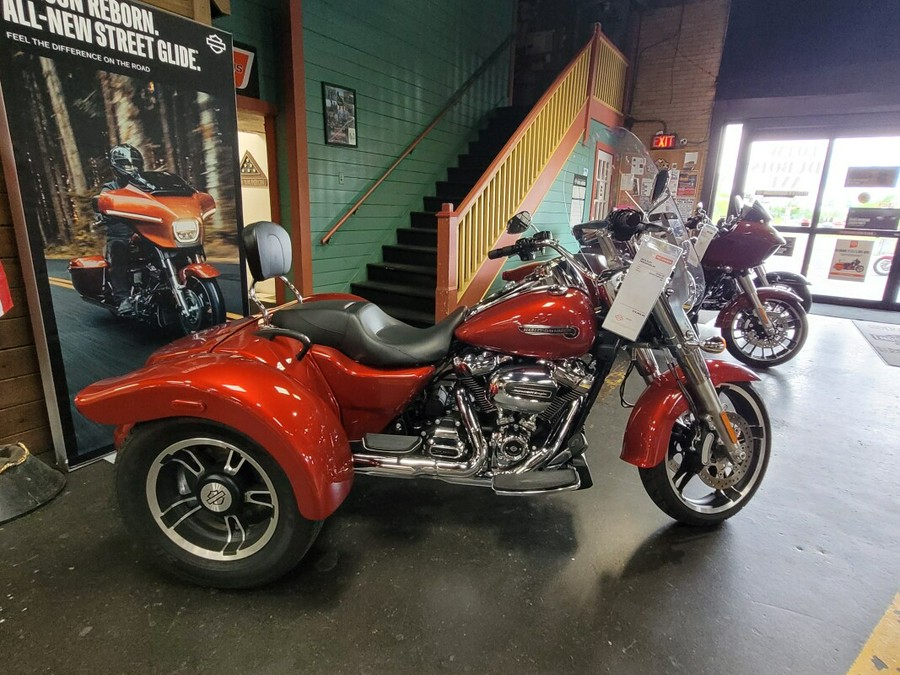 2018 Harley-Davidson Freewheeler Wicked Red