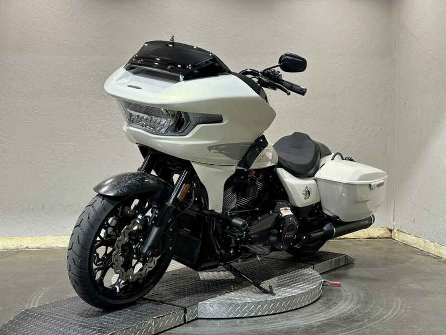 Harley-Davidson CVO™ Road Glide® ST 2024 FLTRXSTSE 84457365 GOLDEN WHT PRL