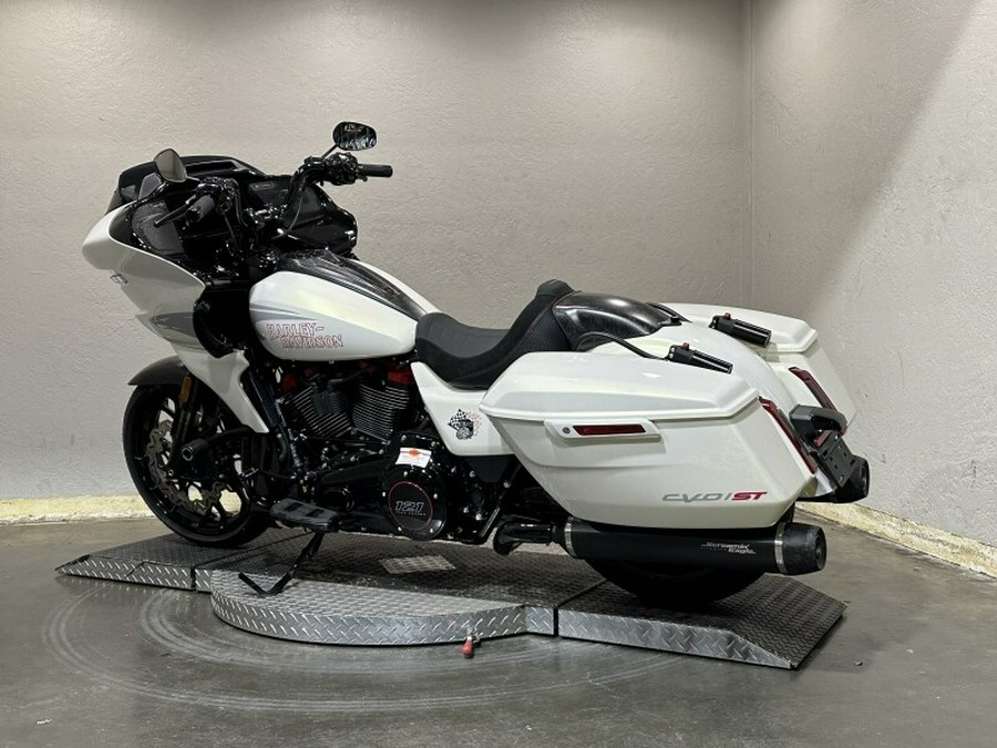 Harley-Davidson CVO™ Road Glide® ST 2024 FLTRXSTSE 84457365 GOLDEN WHT PRL