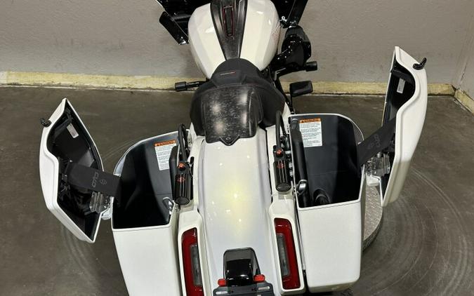 Harley-Davidson CVO™ Road Glide® ST 2024 FLTRXSTSE 84457365 GOLDEN WHT PRL