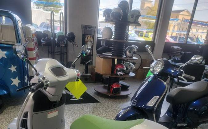 2027 Vespa GTS 310 80th ottantesimo