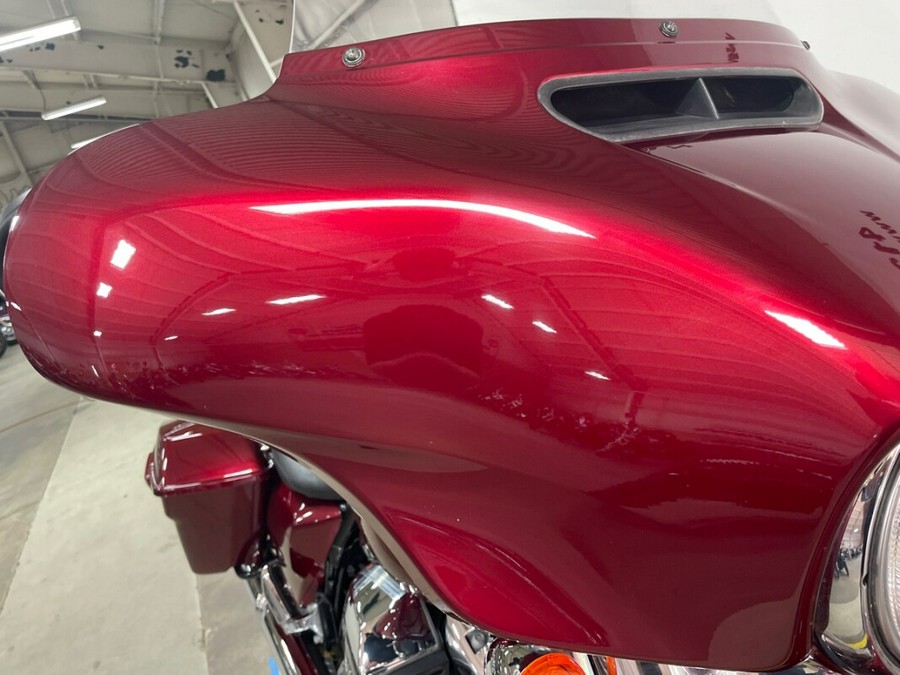 2017 Harley-Davidson Street Glide® Velocity Red Sunglo