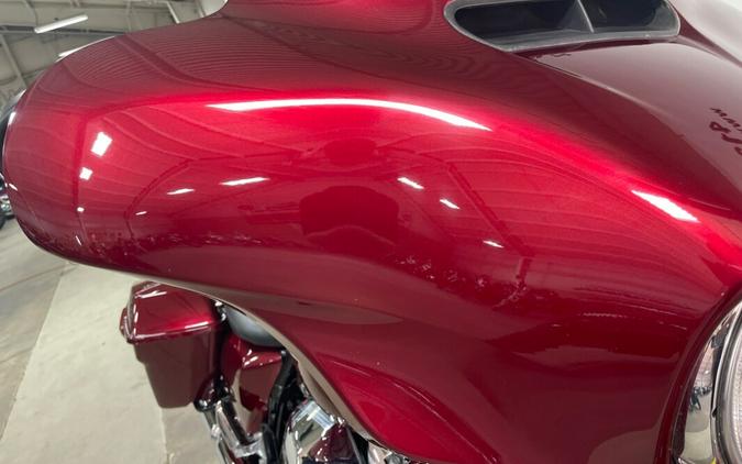 2017 Harley-Davidson Street Glide® Velocity Red Sunglo