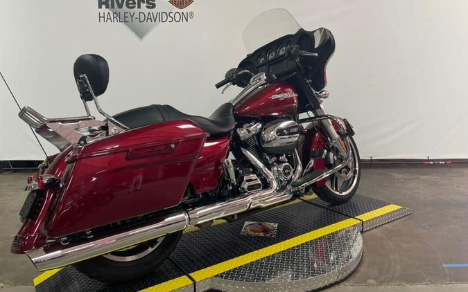 2017 Harley-Davidson Street Glide® Velocity Red Sunglo