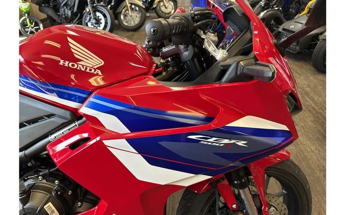 2025 Honda CBR500R - RED