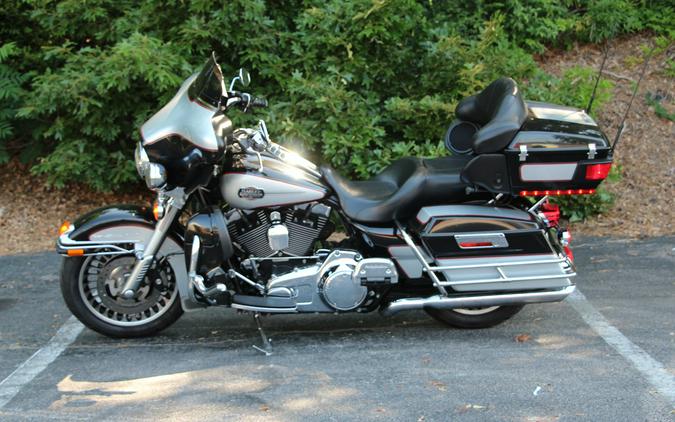 2010 Harley-Davidson® FLHTCU