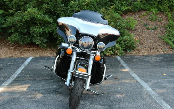 2010 Harley-Davidson® FLHTCU