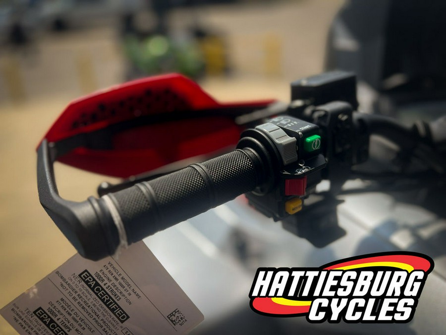 2026 Can-Am Renegade X Mr 1000 R Hyper Silver & Legion Red