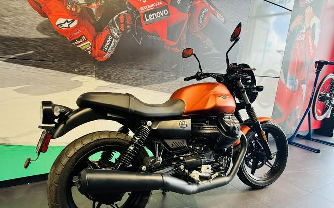 2021 Moto Guzzi V7 Stone E5