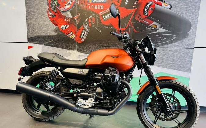 2021 Moto Guzzi V7 Stone E5