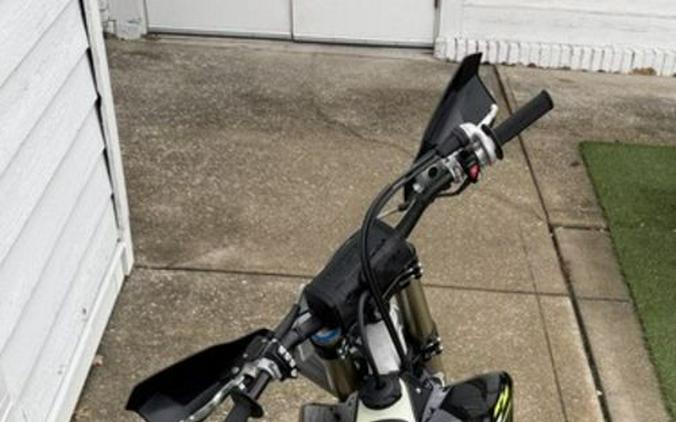 2026 Triumph TF 450-C Jet black/ Pure white