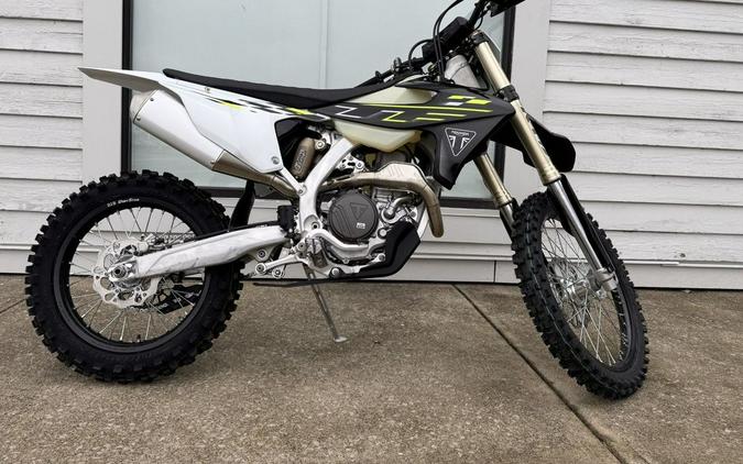 2026 Triumph TF 450-C Jet black/ Pure white