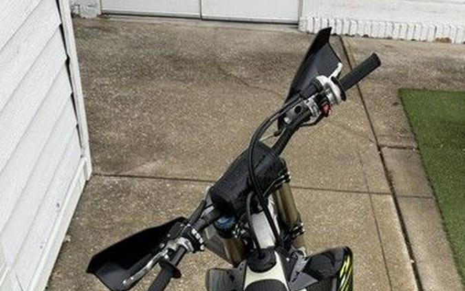 2026 Triumph TF 450-C Jet black/ Pure white