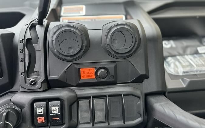 2026 Can-Am® Defender DPS CAB HD10