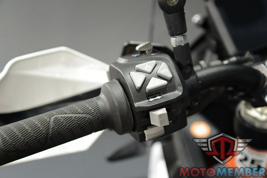 2024 KTM Adventure 890 R