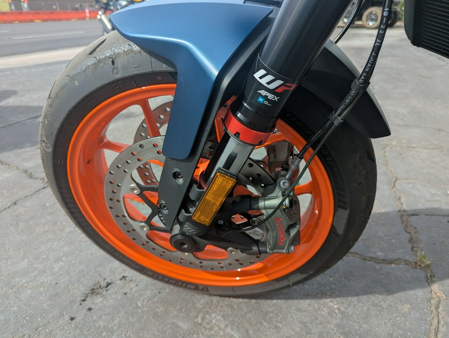 2023 KTM Duke 890 R