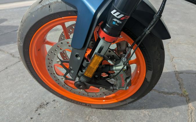 2023 KTM Duke 890 R