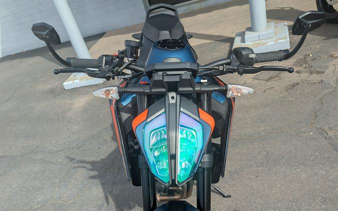 2023 KTM Duke 890 R