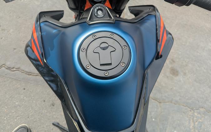 2023 KTM Duke 890 R