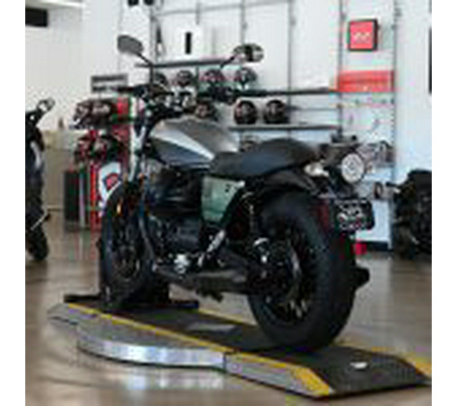 2021 Moto Guzzi V9 Bobber