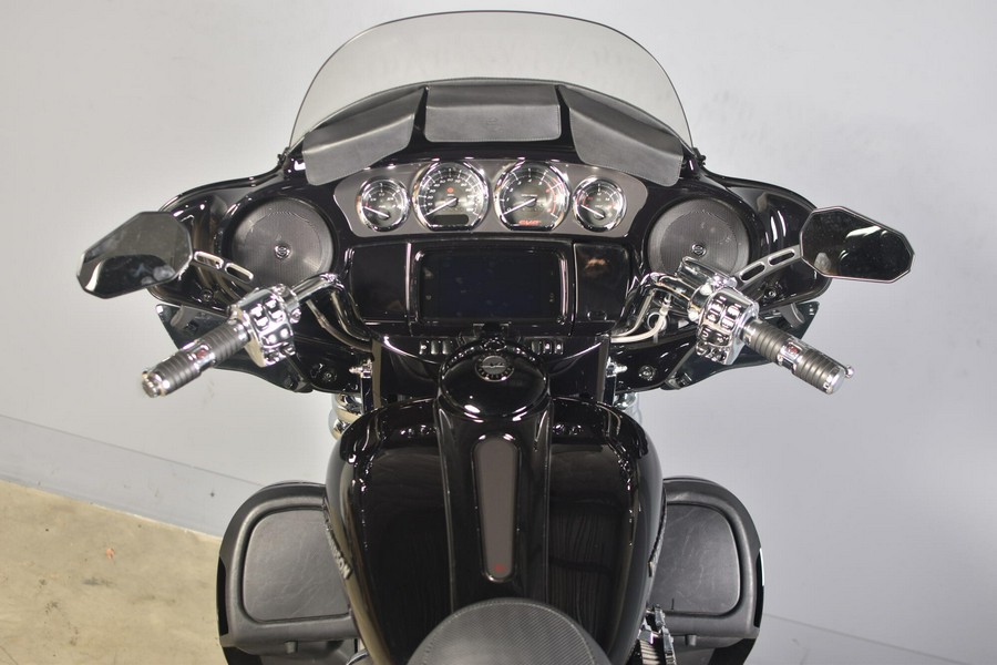 2021 Harley-Davidson CVO Limited Royal Purple & Royal Black Fade