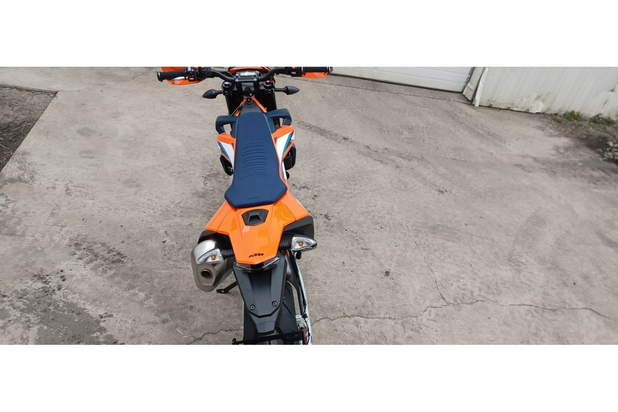 2023 KTM 690 SMC R