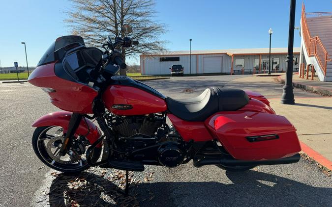 2026 Harley-Davidson® Road Glide® Blood Orange - Black