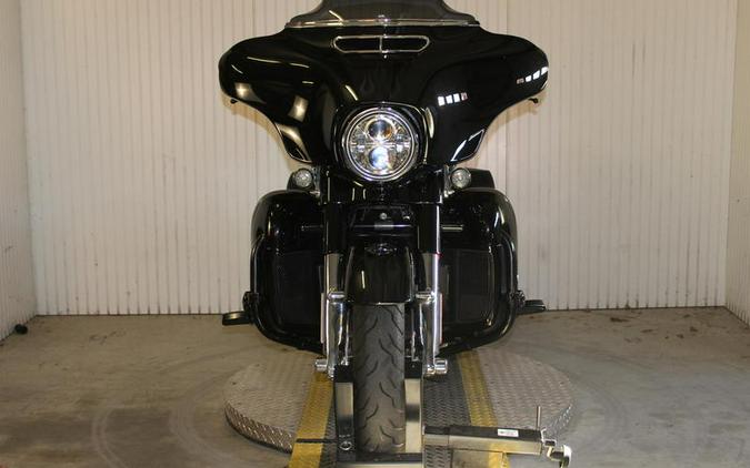 2016 Harley-Davidson® FLHXSE - CVO™ Street Glide®