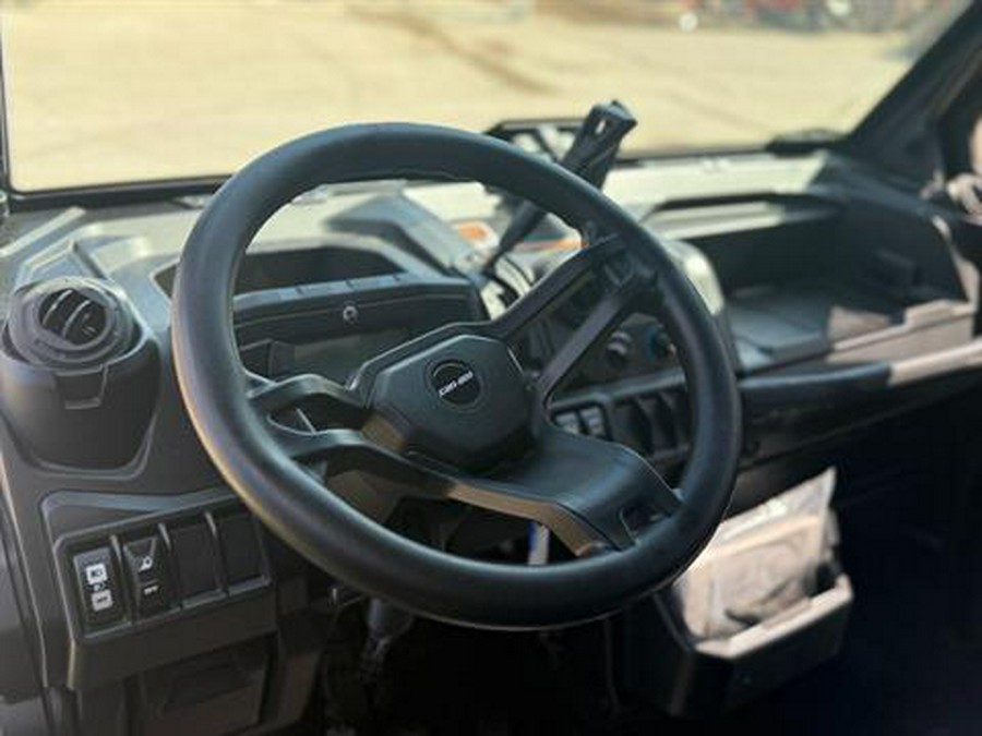 2025 Can-Am Defender DPS CAB