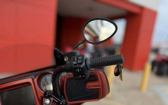 2021 Indian Motorcycle® Chieftain® Dark Horse® Icon Burnt Orange Metallic Smoke