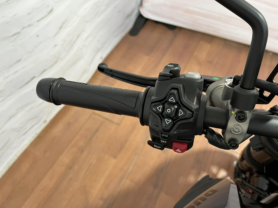 2026 Ducati MONSTER 896 PLUS V2