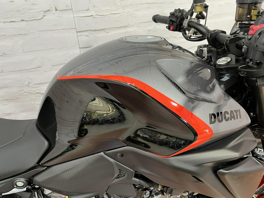 2026 Ducati MONSTER 896 PLUS V2