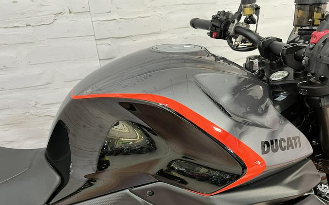 2026 Ducati MONSTER 896 PLUS V2