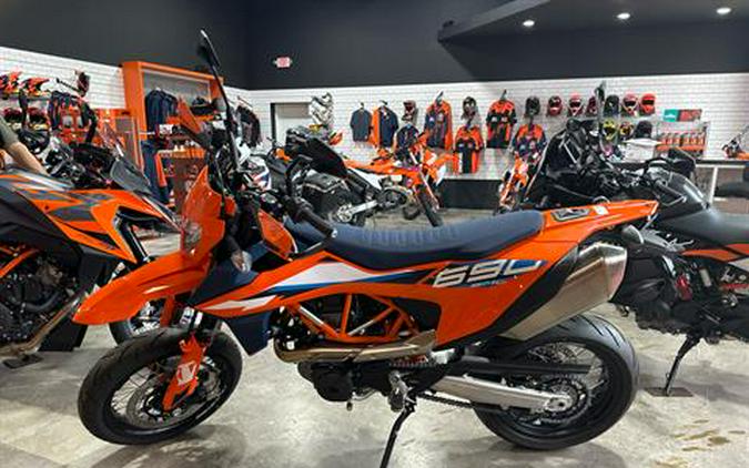 2024 KTM 690 SMC R