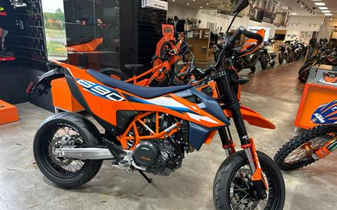 2024 KTM 690 SMC R