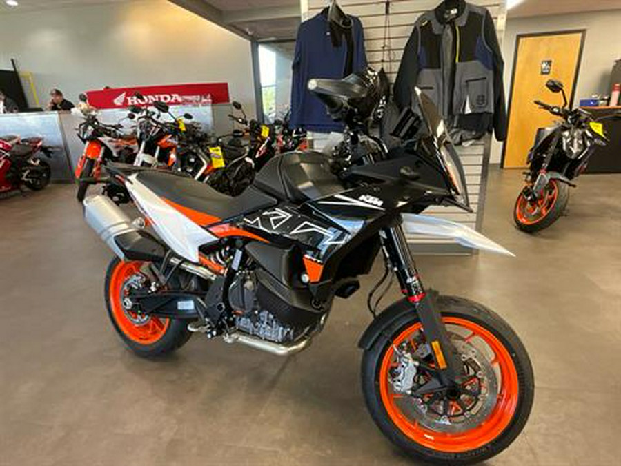 2024 KTM 890 SMT