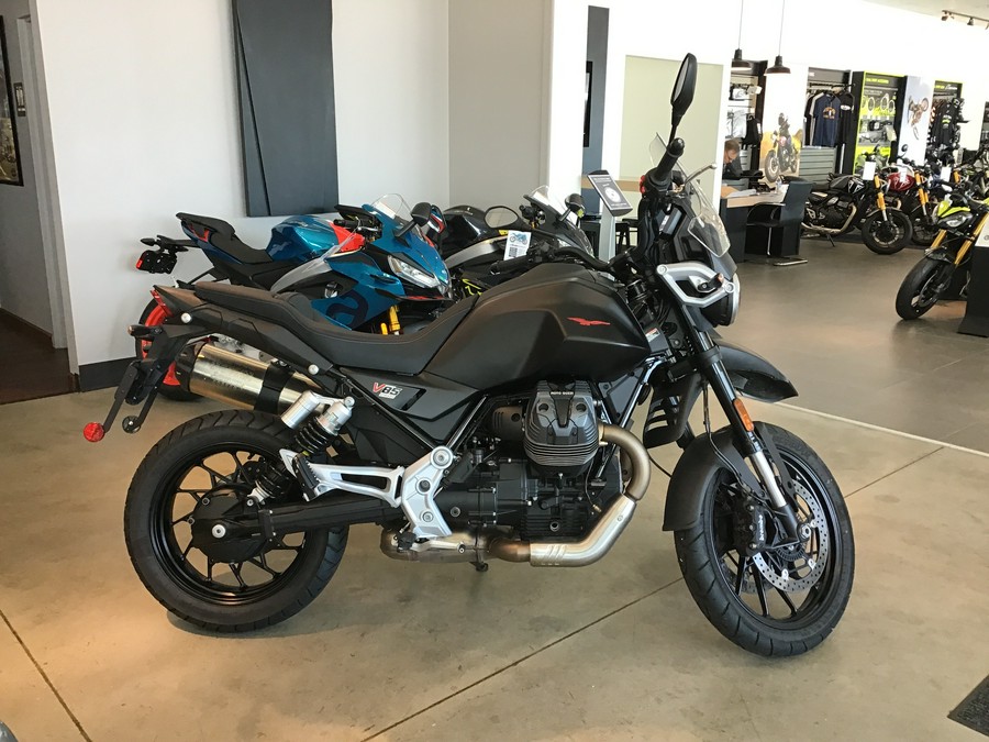 2025 Moto Guzzi V85 Strada