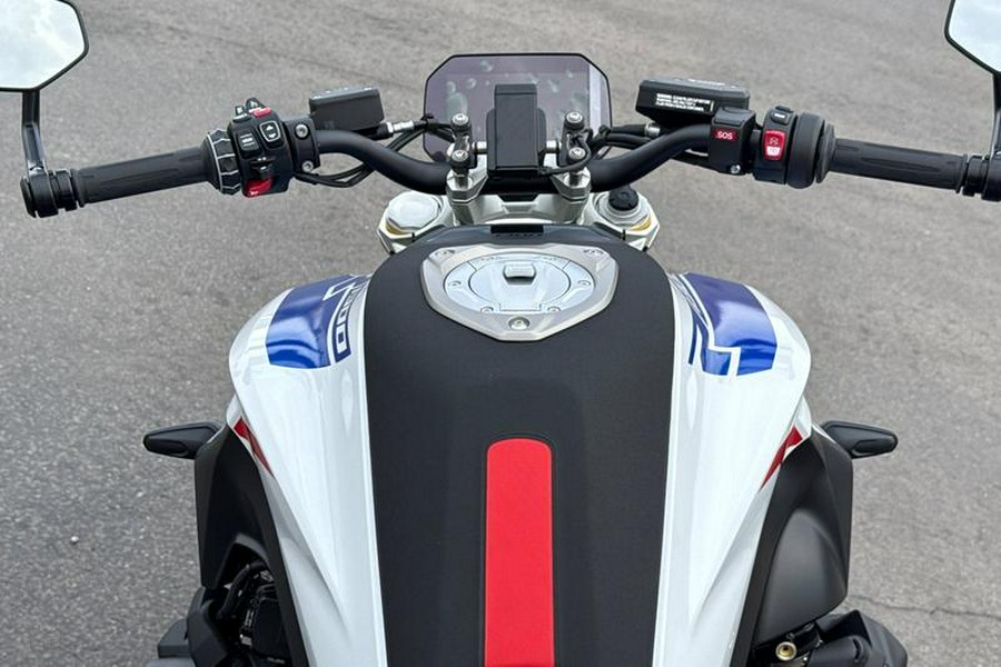 2026 BMW R 1300 R