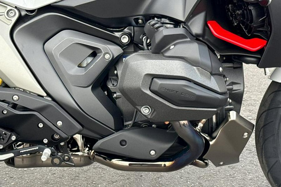 2026 BMW R 1300 R
