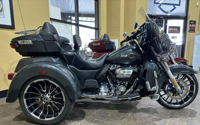 2025 Harley-Davidson® Tri Glide® Ultra Iron Horse Metallic