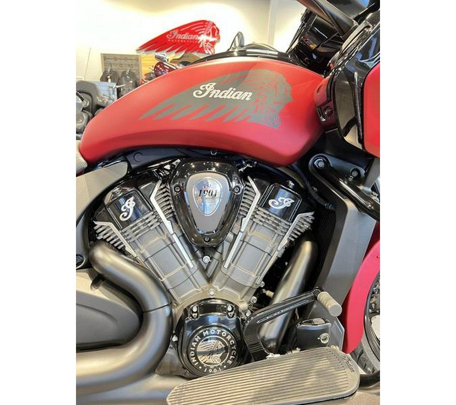 2024 Indian Motorcycle® Challenger® Dark Horse® w/PowerBand Audio Pkg Sunset Red Smoke