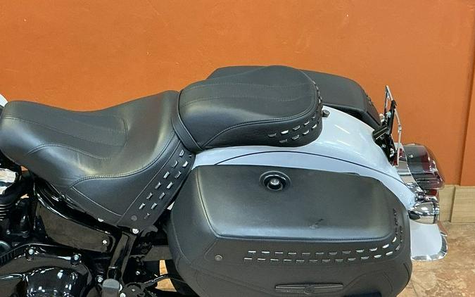2025 Harley-Davidson® FLHC - Heritage Classic