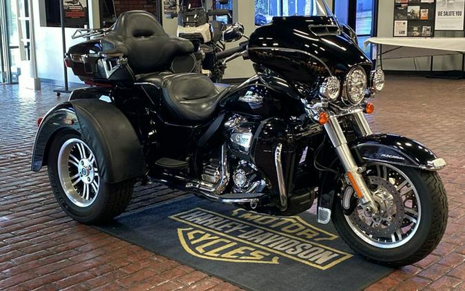 2017 Harley-Davidson Trike FLHTCUTG - Tri Glide Ultra