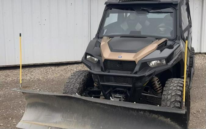 2019 Polaris® General® 4 1000 Ride Command Edition Black Pearl