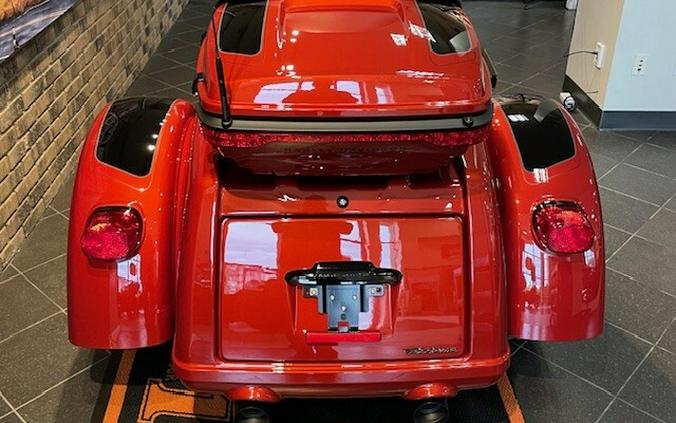 2025 Harley-Davidson Tri Glide® Ultra Whiskey Fire / Vivid Black - Black Finish