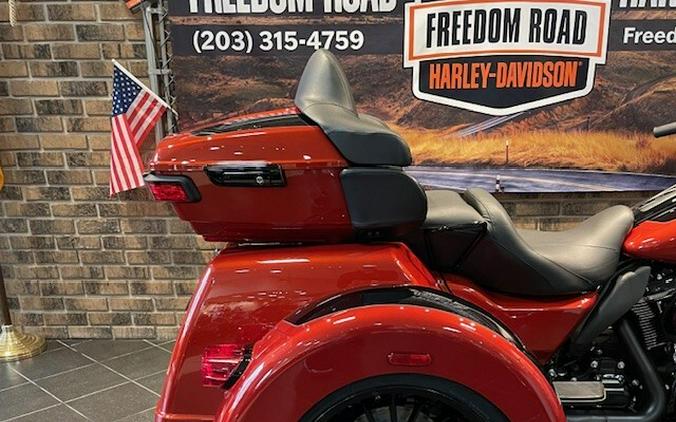 2025 Harley-Davidson Tri Glide® Ultra Whiskey Fire / Vivid Black - Black Finish