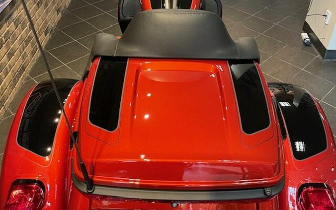 2025 Harley-Davidson Tri Glide® Ultra Whiskey Fire / Vivid Black - Black Finish