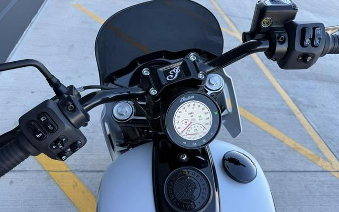 2025 Indian Motorcycle® Sport Chief Ghost White Metallic Smoke